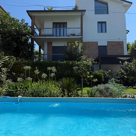 Casa Cervi With Pool & Garden Near Lägenhet