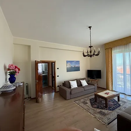 Casa Cervi With Pool & Garden Near شقة